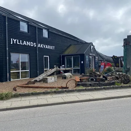 Hawhuset Taet Pa Og Byliv Nyaraló